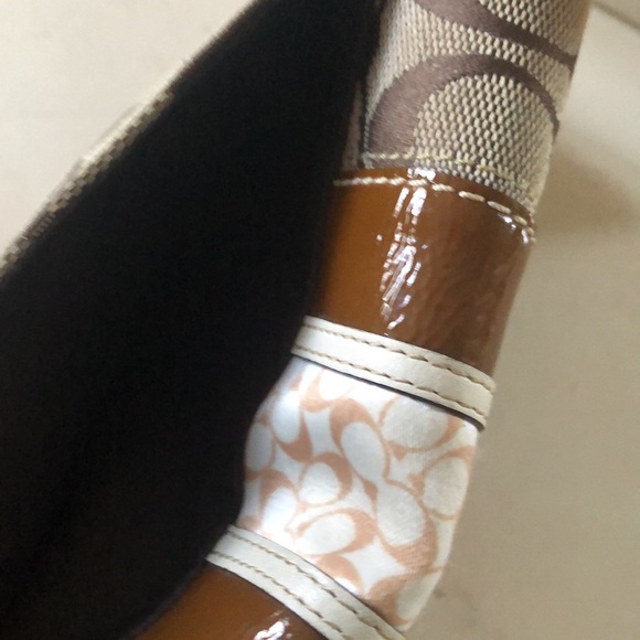 Coach Signature Wallet - Picture 4 of 8